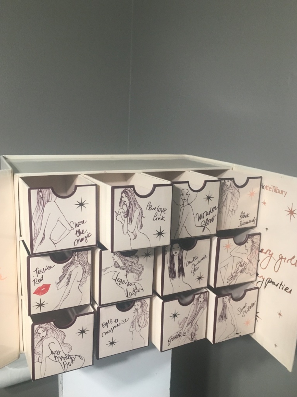 Charlotte Tilbury - Charlotte’s World Of Legendary Parties advent (8 items) - Picture 3 of 13